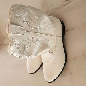 White cowgirl boots *brand new*